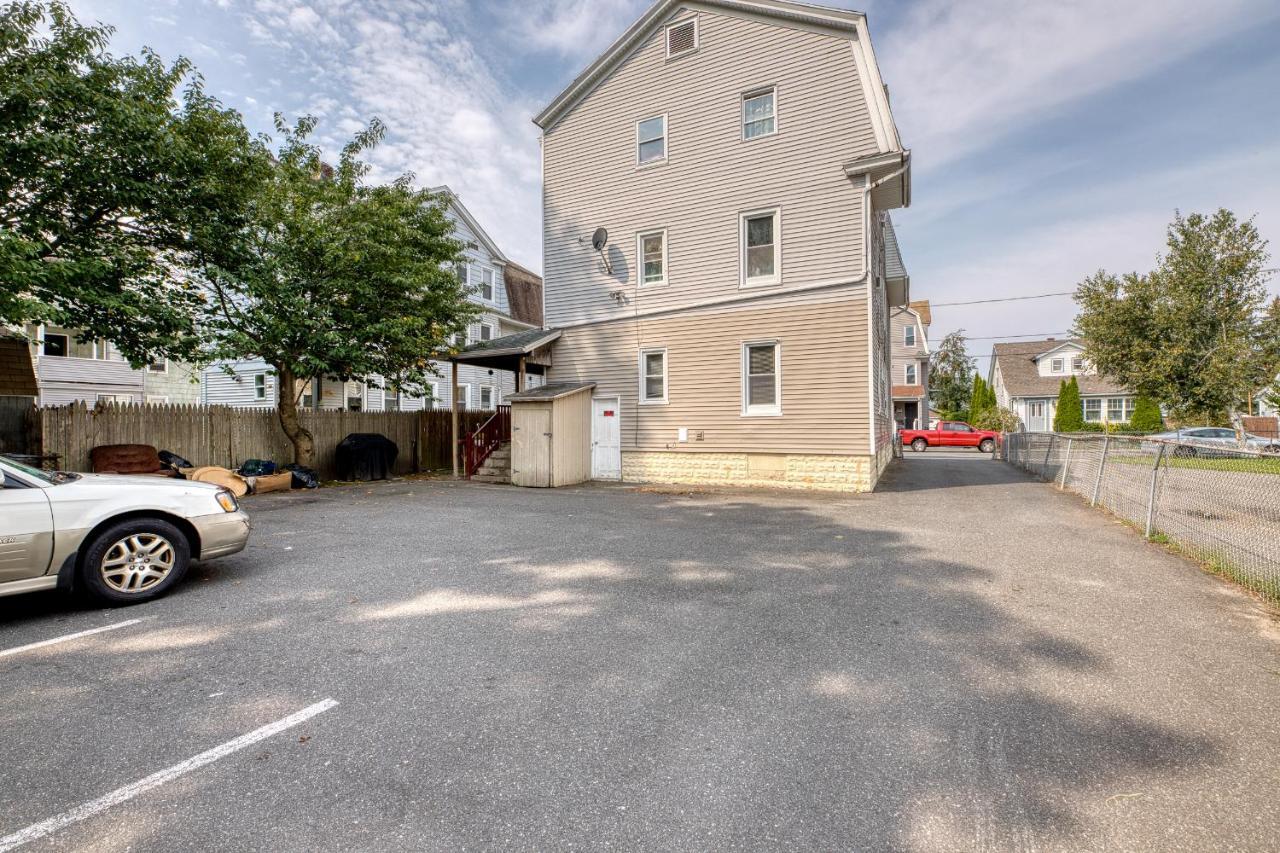 Humble With Free Breakfast Offered If Requested! Apartment Chicopee