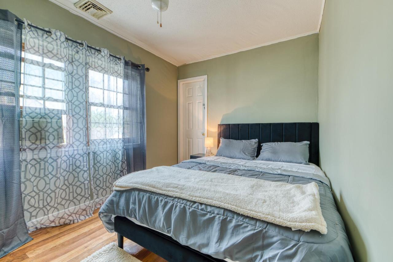 Humble With Free Breakfast Offered If Requested! Apartment *