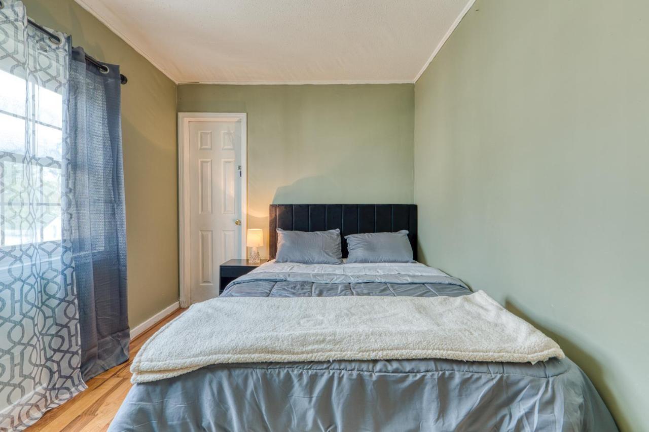 Humble With Free Breakfast Offered If Requested! Apartment