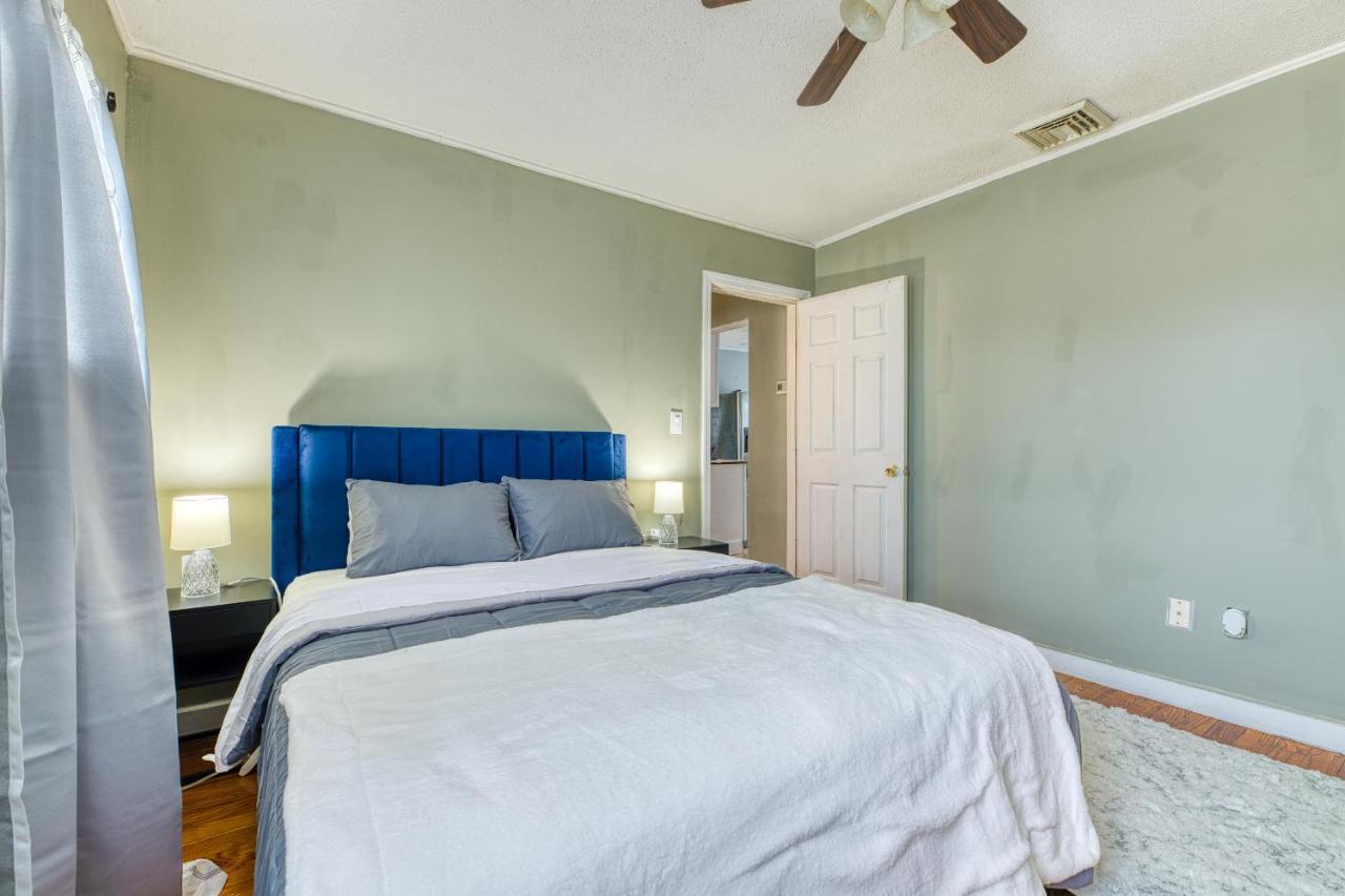 Humble With Free Breakfast Offered If Requested! Apartment